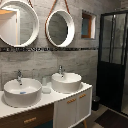 Maison Cosy Et Piscine Dans Un Ecrin De Verdure Dom wakacyjny Saint-Émilion
